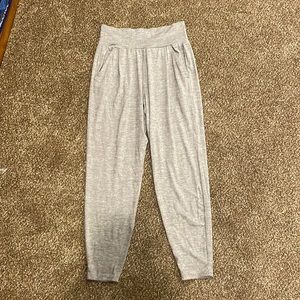 Vuori grey polyester cropped pant